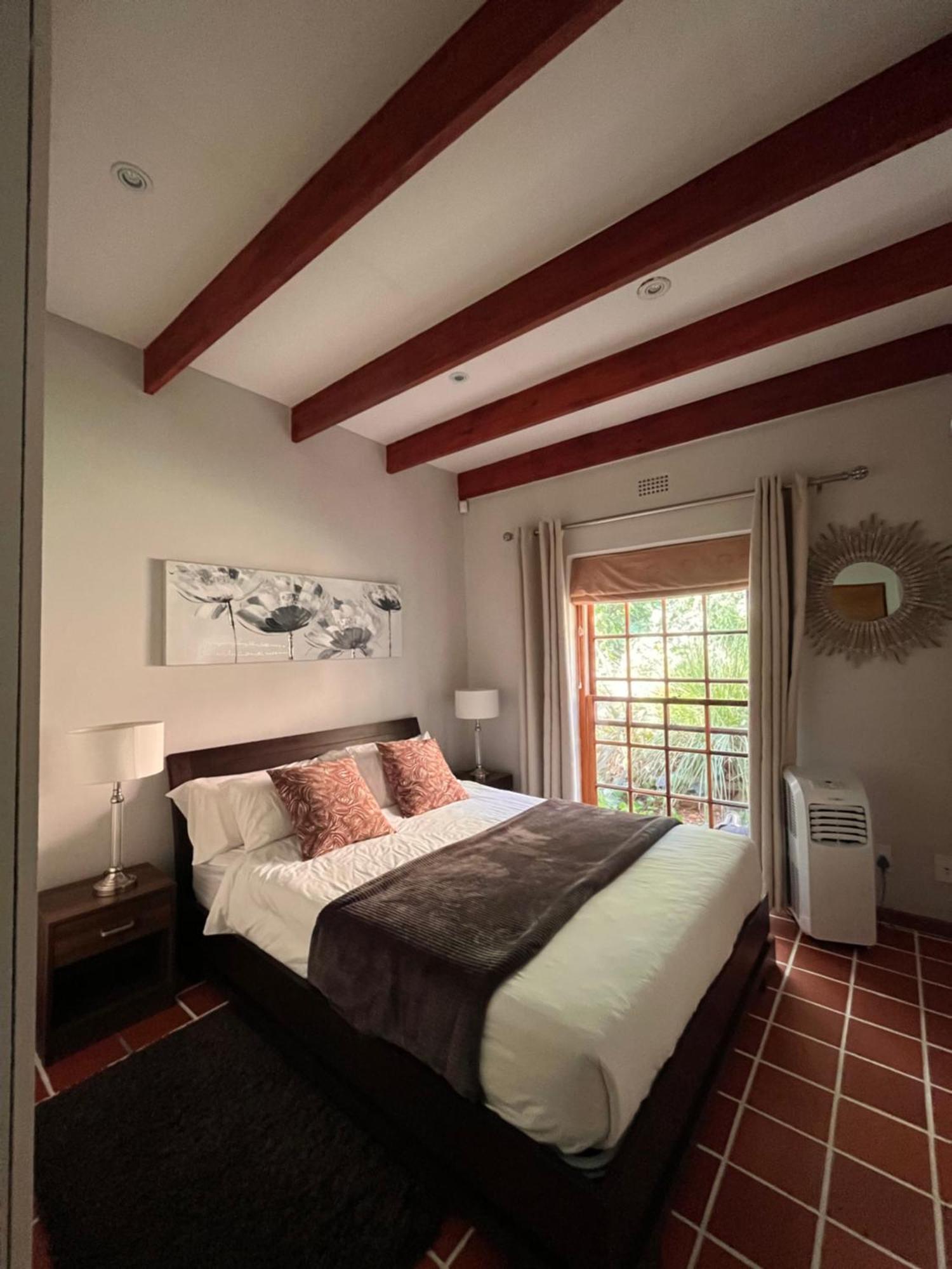 Cozy Camps Bay House With Mountain And Sea View Villa Kapstaden Eksteriør billede