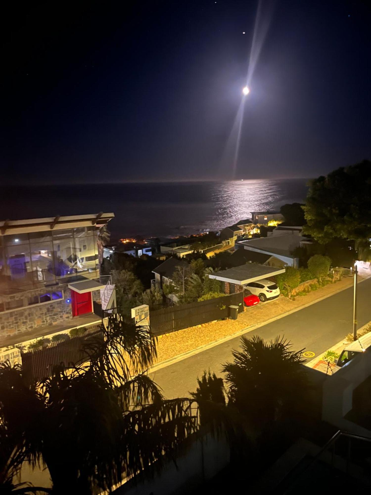 Cozy Camps Bay House With Mountain And Sea View Villa Kapstaden Eksteriør billede